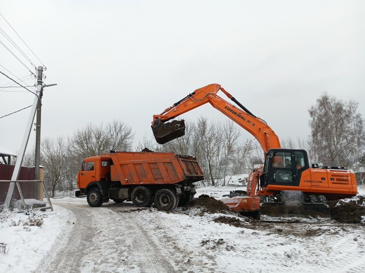 Сегодня и.о. первого заместителя главы администрации города Ольга Гранкина провела очередную встречу с жителями улиц Смородиновой и Братской, где продолжается строительство канализационной насосной станции Сегодня и.о. первого заместителя главы администрации города Ольга Гранкина провела очередную встречу с жителями улиц Смородиновой и Братской, где продолжается строительство канализационной насосной станции