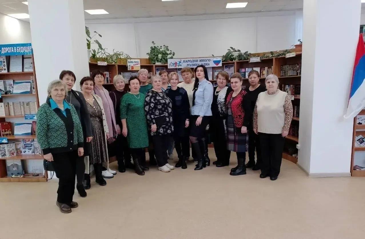 В Золотухинском районе сотрудники полиции рассказали пенсионерам о правилах защиты от мошенников