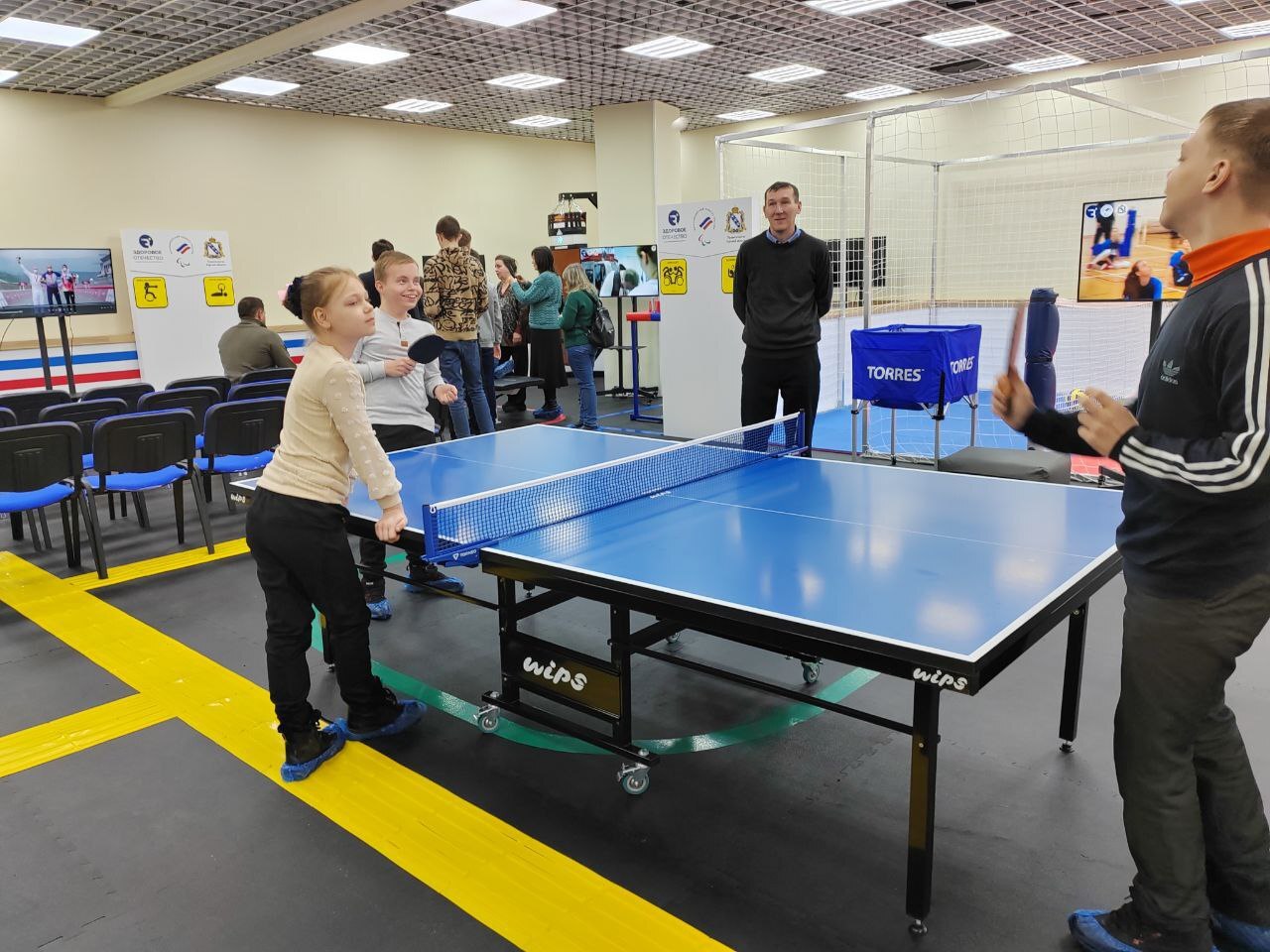 ПАРАЛИМПИЙСКИЙ УРОК. Воспитанники курской школы «Ступени» посетили демонстрационно-просветительский центр по адаптивному спорту ПАРАЛИМПИЙСКИЙ УРОК. Воспитанники курской школы «Ступени» посетили демонстрационно-просветительский центр по адаптивному спорту