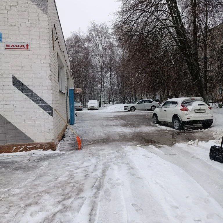 Спортивные школы "Медведь", №1 и №6 не остались в стороне и принимают участие в уборке снежных завалов