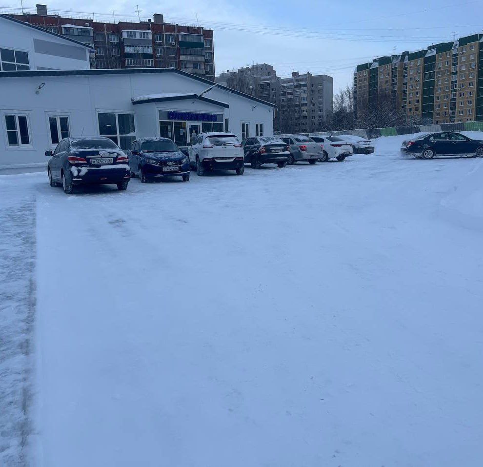 Спортивные школы "Медведь", №1 и №6 не остались в стороне и принимают участие в уборке снежных завалов Спортивные школы "Медведь", №1 и №6 не остались в стороне и принимают участие в уборке снежных завалов