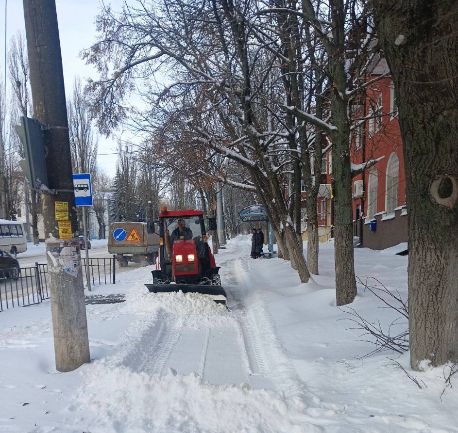 На расчистке дорог Курска от снега задействованы 72 единицы специализированной техники На расчистке дорог Курска от снега задействованы 72 единицы специализированной техники
