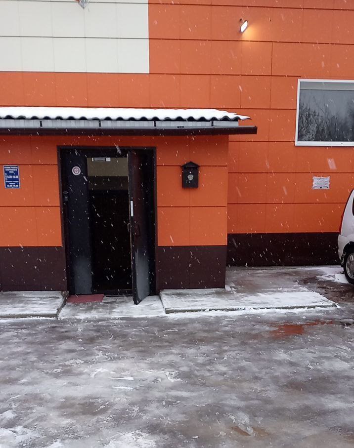 Спортивные школы "Медведь", №1 и №6 не остались в стороне и принимают участие в уборке снежных завалов Спортивные школы "Медведь", №1 и №6 не остались в стороне и принимают участие в уборке снежных завалов