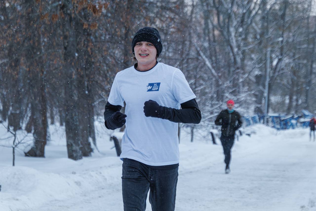 Молодёжь ЛДПР — за здоровый образ жизни, даже в мороз! Молодёжь ЛДПР — за здоровый образ жизни, даже в мороз!