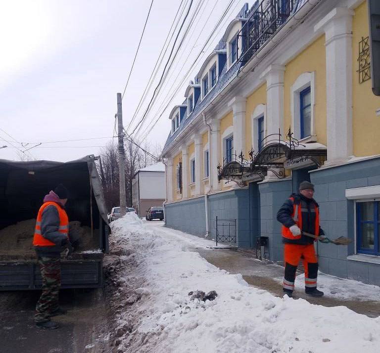 Евгений Маслов: Друзья, вижу большое количество обращений, которые поступают от вас по поводу нерасчищенных тротуаров Евгений Маслов: Друзья, вижу большое количество обращений, которые поступают от вас по поводу нерасчищенных тротуаров