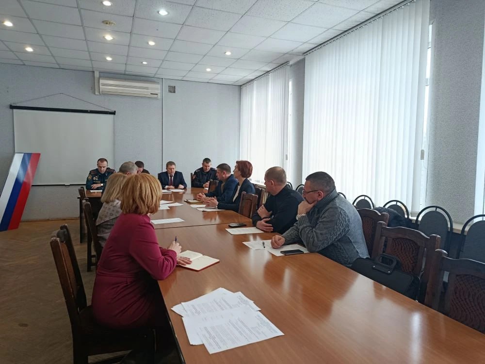 В администрации Железнодорожного округа состоялось заседание комиссии по чрезвычайным ситуациям, на котором обсуждались меры по предупреждению пожаров В администрации Железнодорожного округа состоялось заседание комиссии по чрезвычайным ситуациям, на котором обсуждались меры по предупреждению пожаров