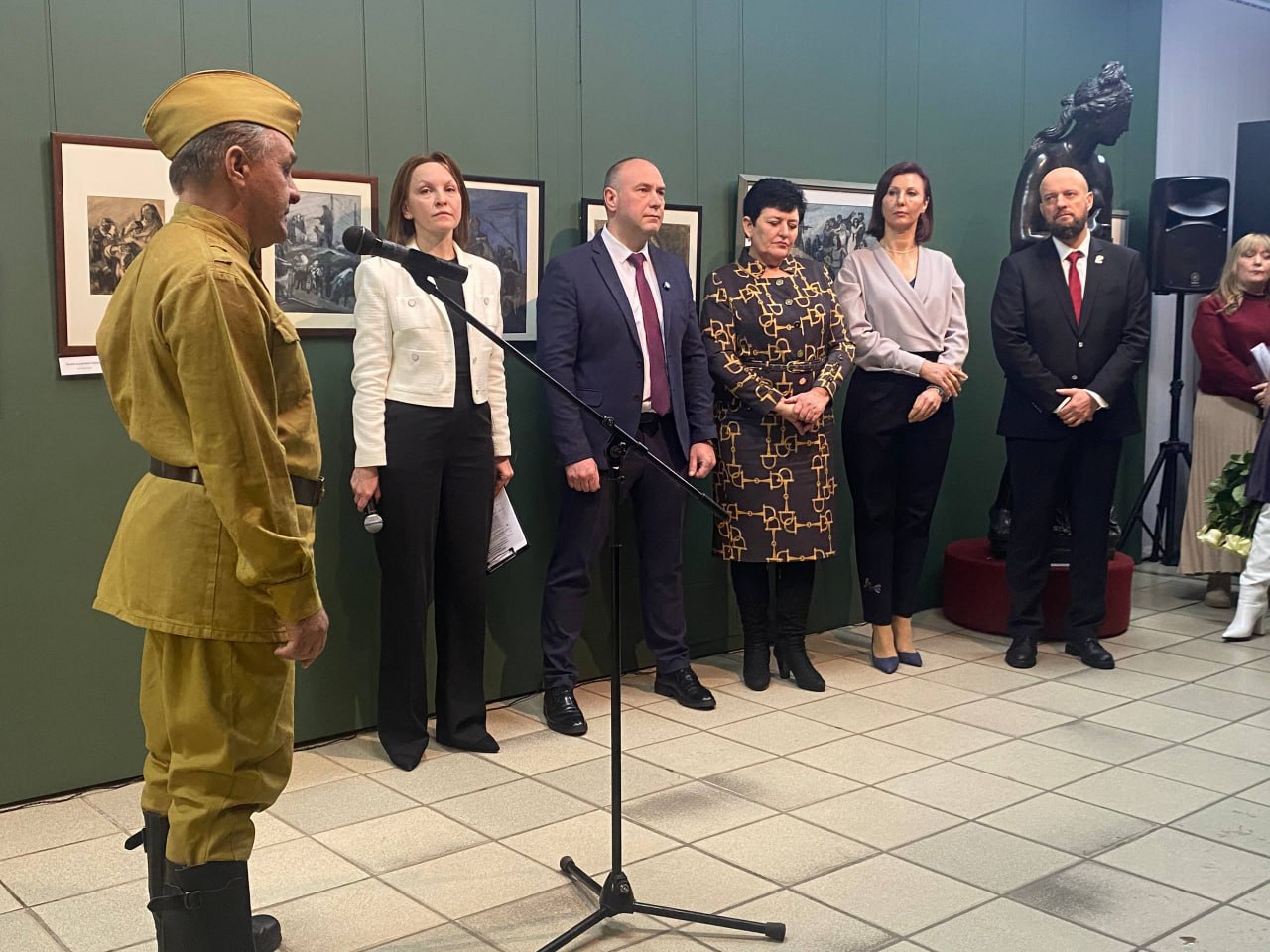 В Курске открылась выставка «Немецкая оккупация» художника Меера Аксельрода В Курске открылась выставка «Немецкая оккупация» художника Меера Аксельрода