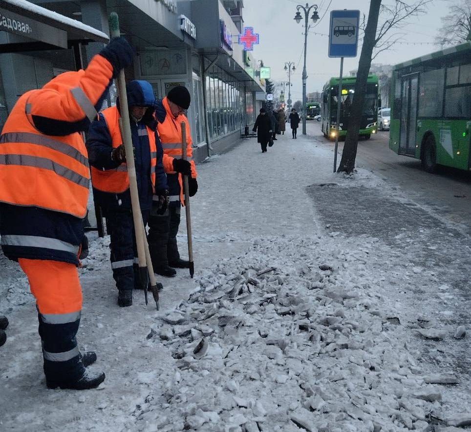 Евгений Маслов: Друзья, вижу большое количество обращений, которые поступают от вас по поводу нерасчищенных тротуаров Евгений Маслов: Друзья, вижу большое количество обращений, которые поступают от вас по поводу нерасчищенных тротуаров