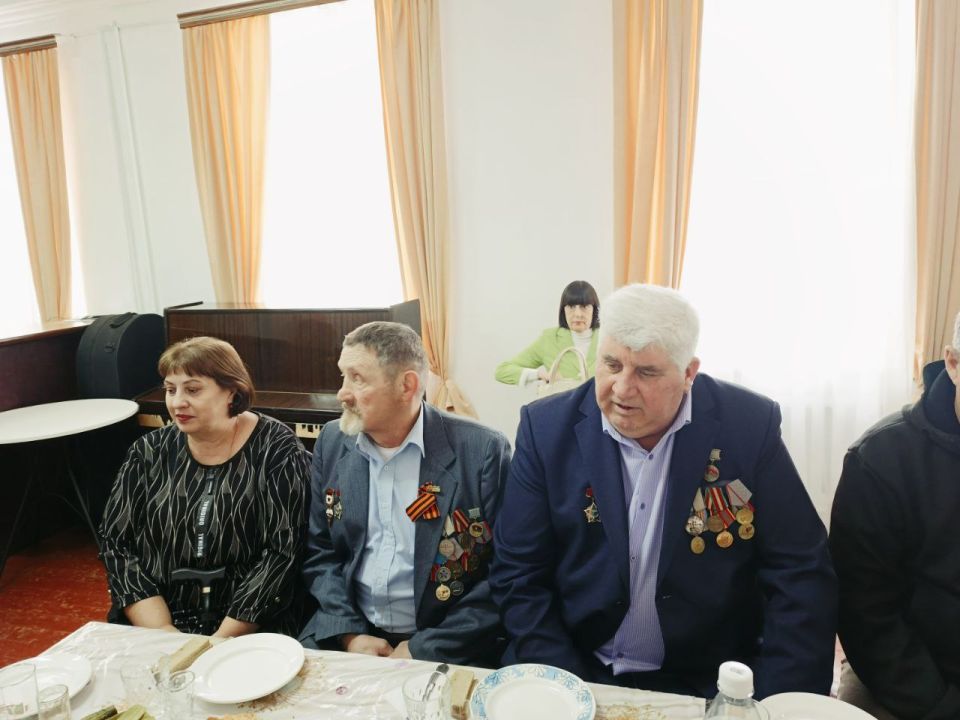 ������ �������: � ����� 37-����� �� ��� ������ ��������� ����� �� �����������, ������� � �������� ���� ��������� ���������� ���������� ����������� �����������, ��������� ������� �������� ����� �������� ��������� �����