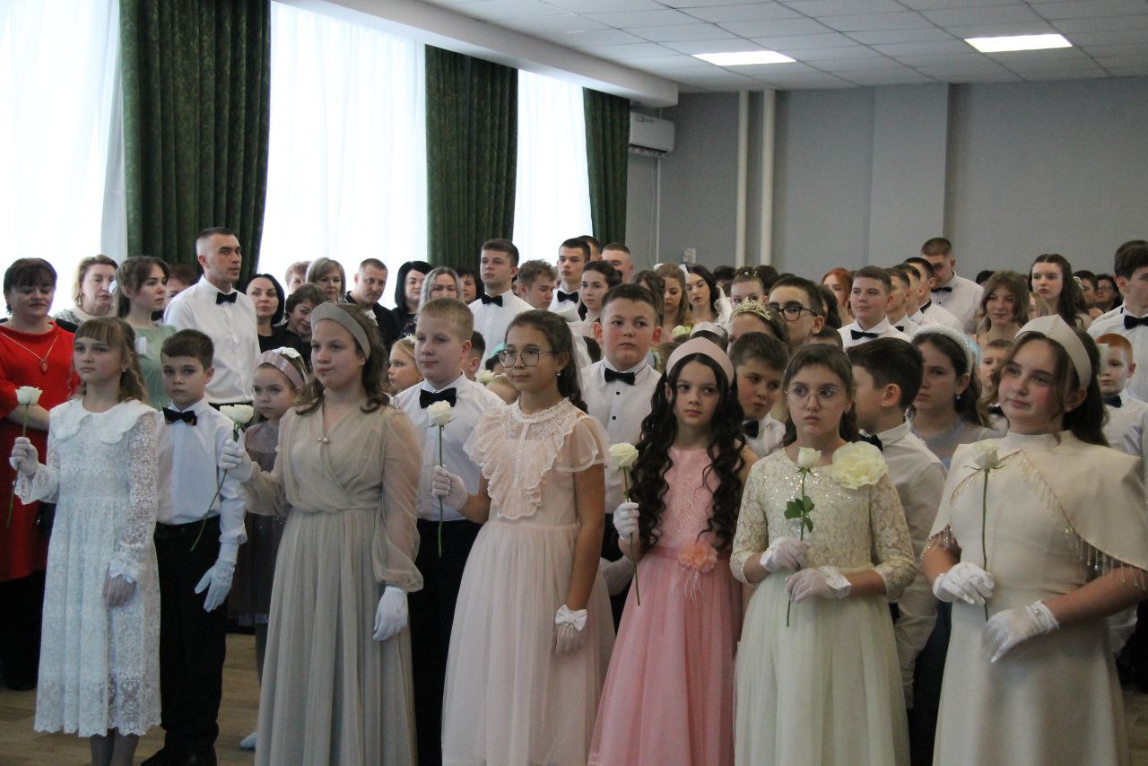 Андрей Амерев: В МКОУ «Горшеченская СОШ им. Н. И. Жиронкина» состоялся Сретенский бал Андрей Амерев: В МКОУ «Горшеченская СОШ им. Н. И. Жиронкина» состоялся Сретенский бал