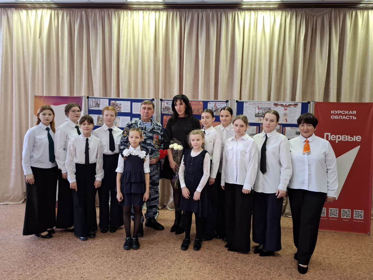 В школе №48 имени Р.М. Каменева предстоящему Дню памяти о россиянах, исполнявших служебный долг за пределами Отечества, посвятили торжественную линейку В школе №48 имени Р.М. Каменева предстоящему Дню памяти о россиянах, исполнявших служебный долг за пределами Отечества, посвятили торжественную линейку