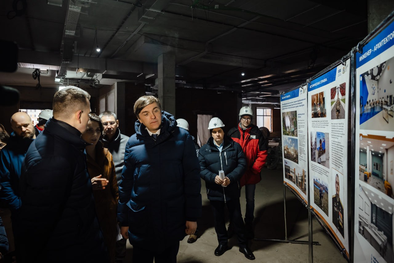 В ходе рабочего визита в Курскую область министр просвещения РФ Сергей Кравцов посетил строящуюся школу на проспекте Надежды Плевицкой в Курске В ходе рабочего визита в Курскую область министр просвещения РФ Сергей Кравцов посетил строящуюся школу на проспекте Надежды Плевицкой в Курске