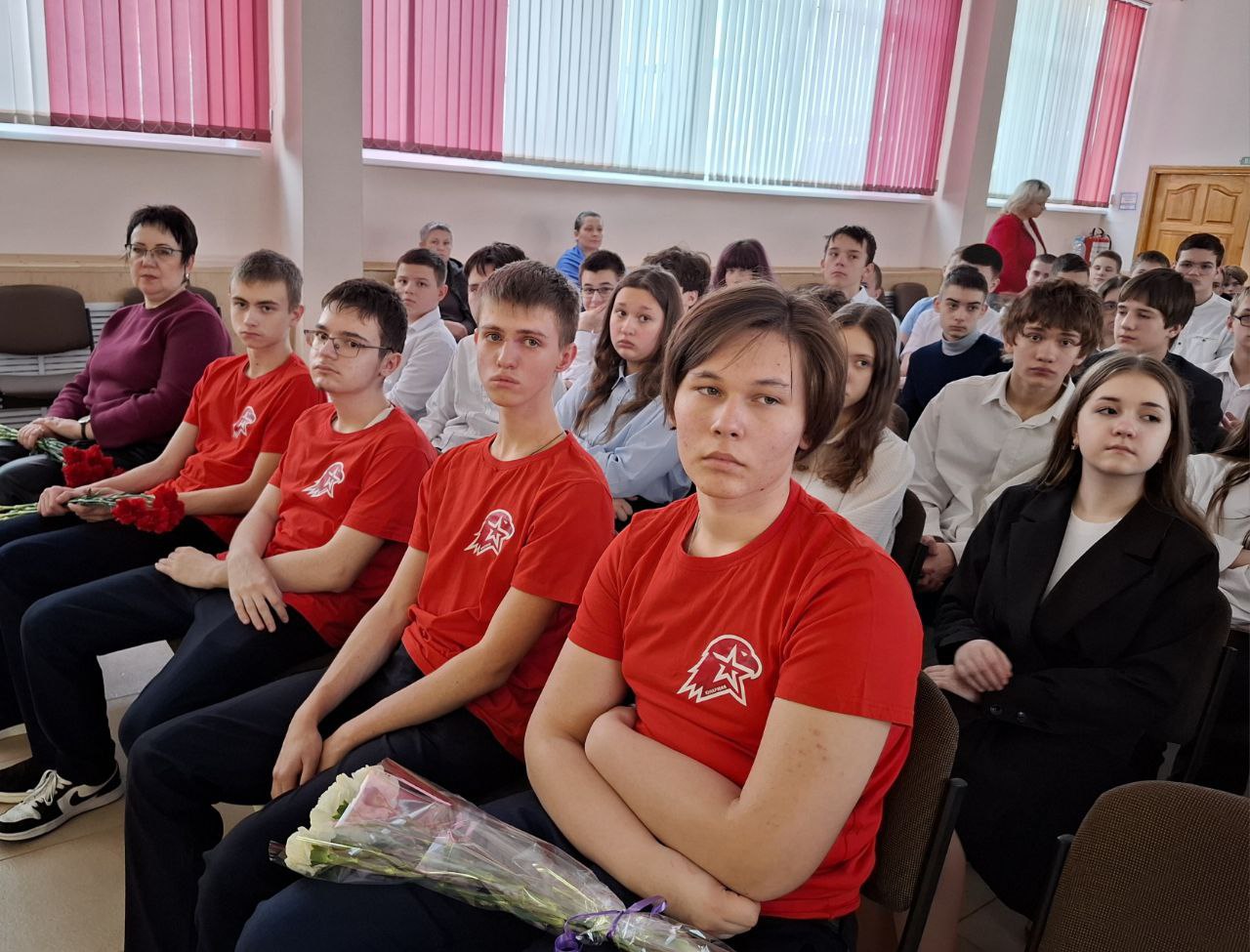 В школе №48 имени Р.М. Каменева предстоящему Дню памяти о россиянах, исполнявших служебный долг за пределами Отечества, посвятили торжественную линейку В школе №48 имени Р.М. Каменева предстоящему Дню памяти о россиянах, исполнявших служебный долг за пределами Отечества, посвятили торжественную линейку