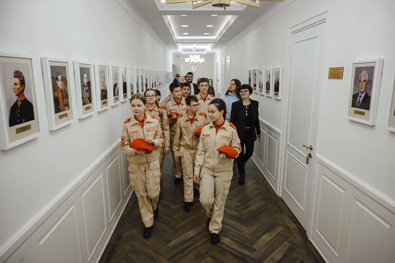 Юные куряне заглянули за кулисы власти