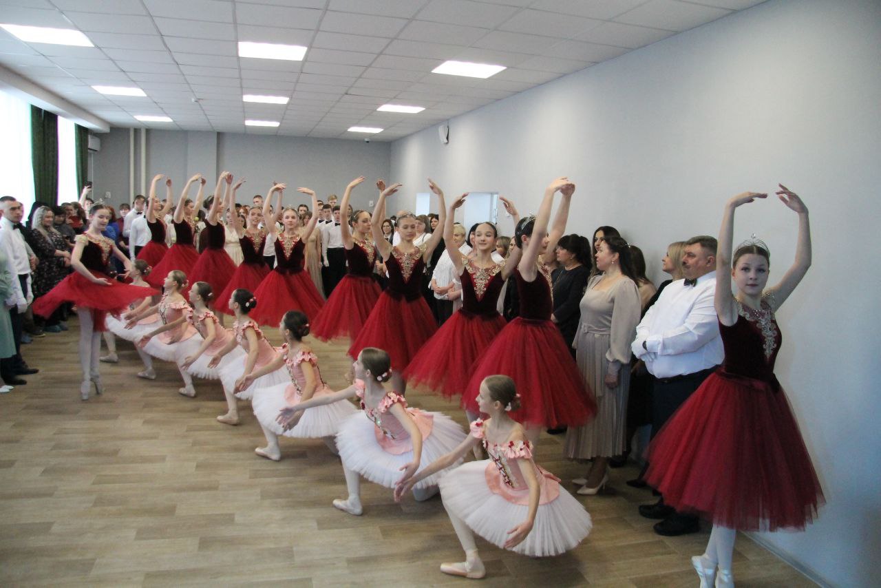 Андрей Амерев: В МКОУ «Горшеченская СОШ им. Н. И. Жиронкина» состоялся Сретенский бал Андрей Амерев: В МКОУ «Горшеченская СОШ им. Н. И. Жиронкина» состоялся Сретенский бал