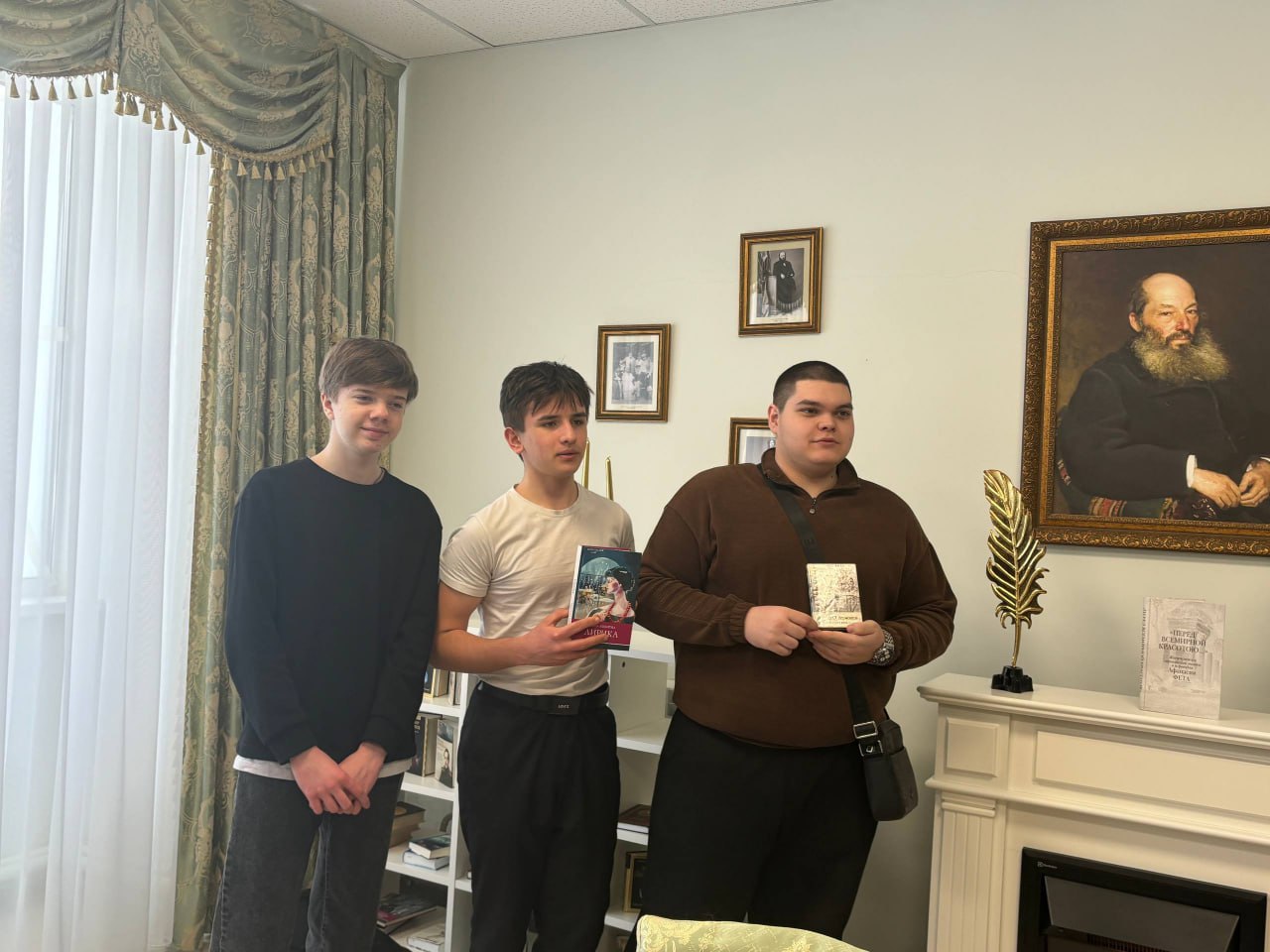 В Центральной городской библиотеке для молодежи им. А.А. Фета прошла экскурсия «Библиотека будущего: путешествие в мир знаний» В Центральной городской библиотеке для молодежи им. А.А. Фета прошла экскурсия «Библиотека будущего: путешествие в мир знаний»