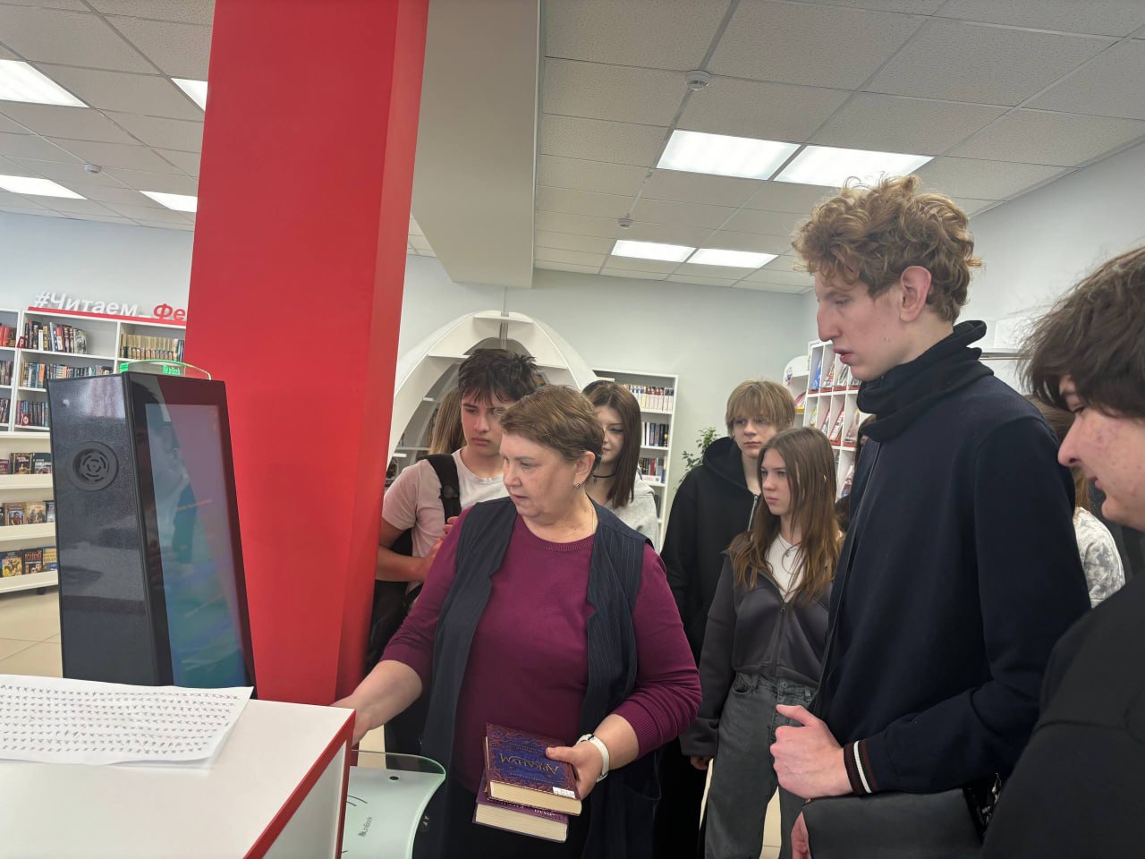 В Центральной городской библиотеке для молодежи им. А.А. Фета прошла экскурсия «Библиотека будущего: путешествие в мир знаний» В Центральной городской библиотеке для молодежи им. А.А. Фета прошла экскурсия «Библиотека будущего: путешествие в мир знаний»