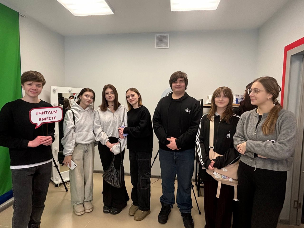 В Центральной городской библиотеке для молодежи им. А.А. Фета прошла экскурсия «Библиотека будущего: путешествие в мир знаний»