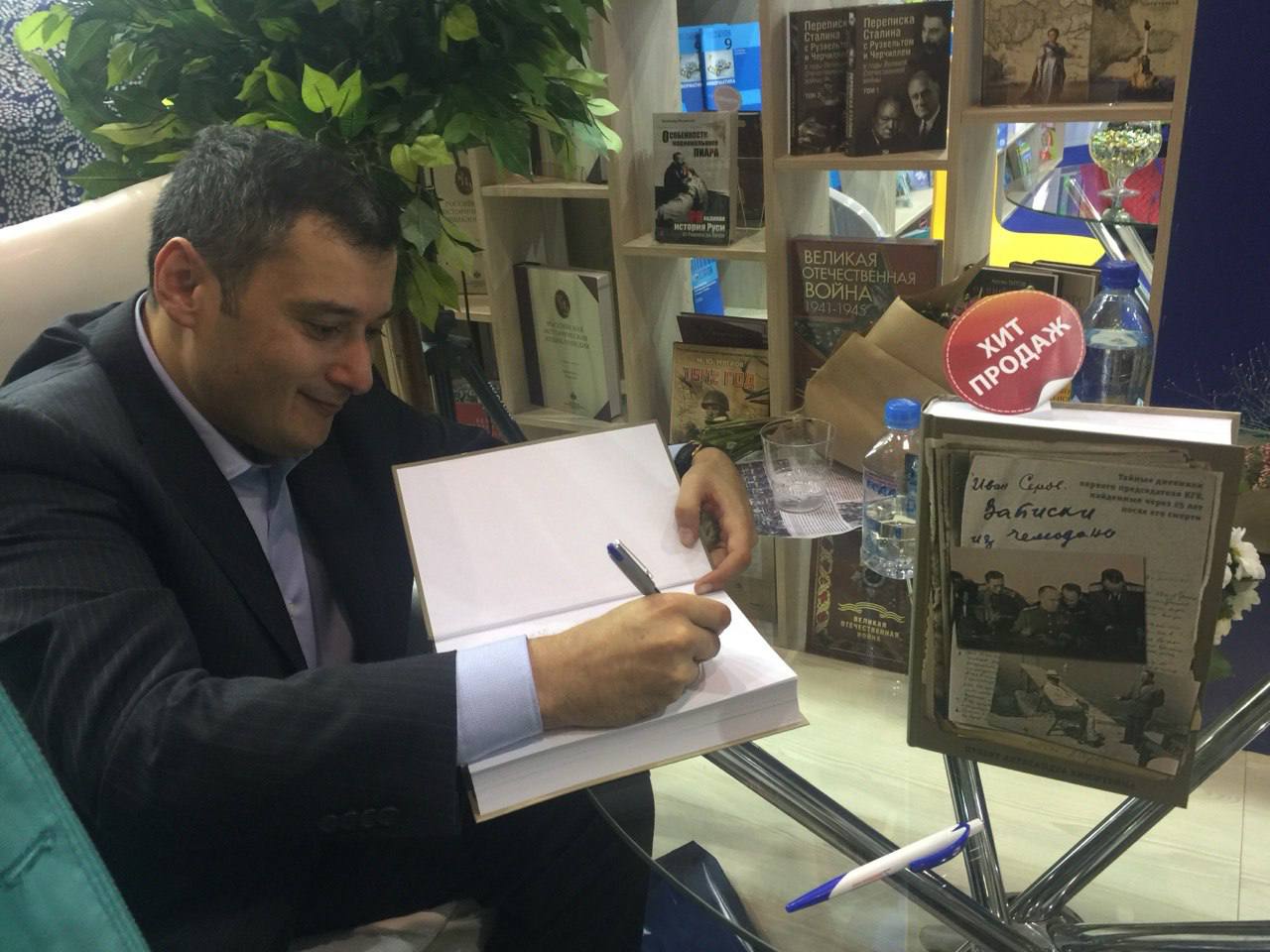 Александр Хинштейн поделился ностальгической подборкой фото из 2016 года Александр Хинштейн поделился ностальгической подборкой фото из 2016 года