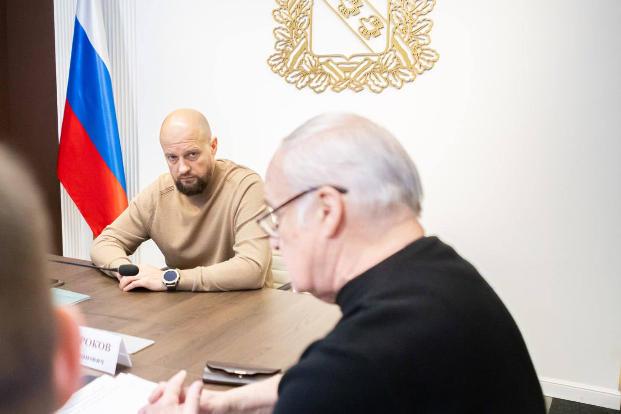 Евгений Маслов провел заседание КЧС по подготовке к предстоящему снегопаду Евгений Маслов провел заседание КЧС по подготовке к предстоящему снегопаду