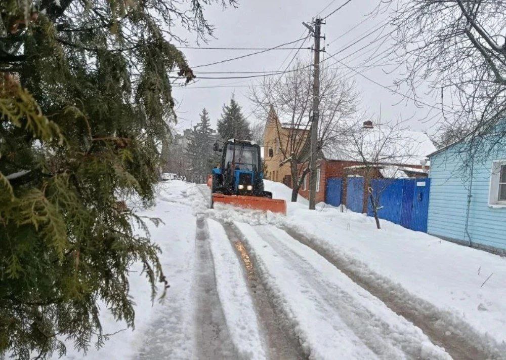 В Центральном округе горожанам помогают с очисткой частного сектора В Центральном округе горожанам помогают с очисткой частного сектора