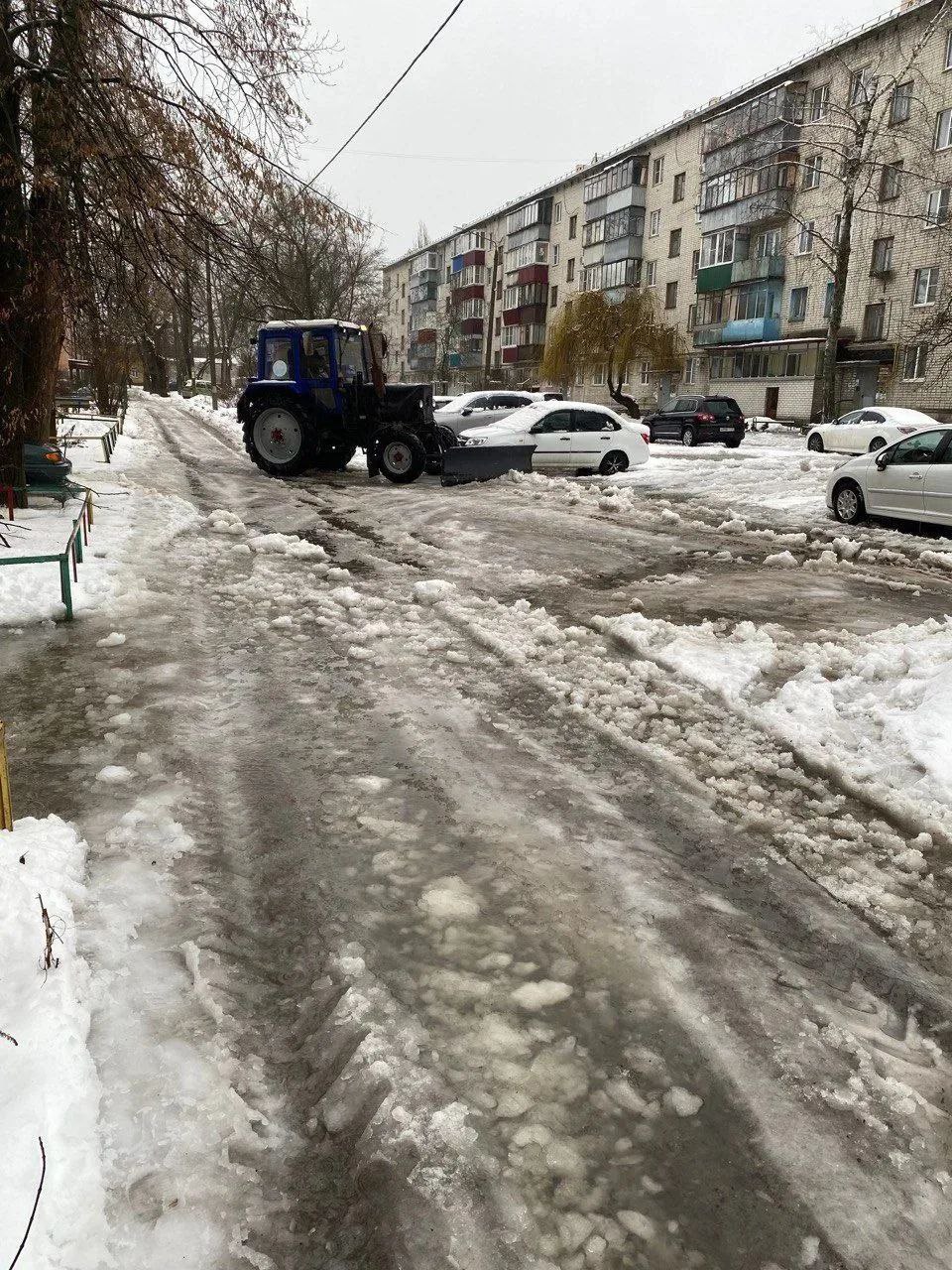 Сотрудники администрации Железнодорожного округа продолжают следить за соблюдением правил благоустройства Сотрудники администрации Железнодорожного округа продолжают следить за соблюдением правил благоустройства