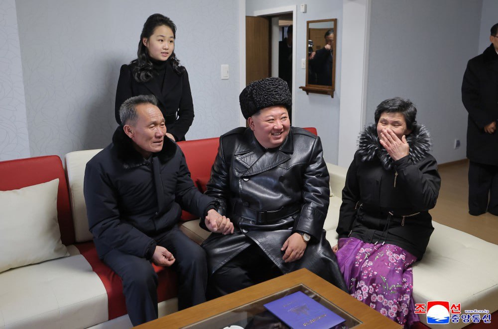 Ким Чен Ын открыл в Пхеньяне улицу в честь участников боевых действий в Курской области Ким Чен Ын открыл в Пхеньяне улицу в честь участников боевых действий в Курской области