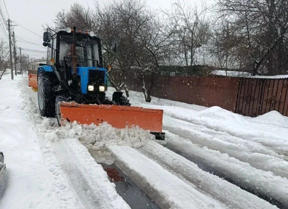 В Центральном округе горожанам помогают с очисткой частного сектора