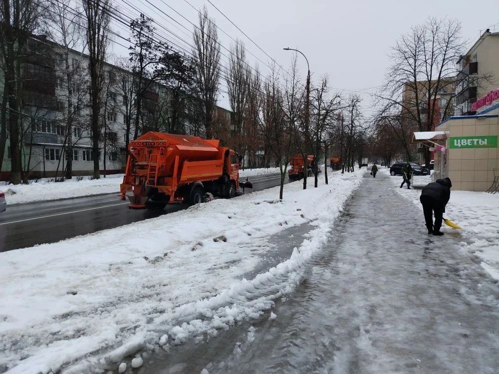 Сотрудники администрации Железнодорожного округа продолжают следить за соблюдением правил благоустройства Сотрудники администрации Железнодорожного округа продолжают следить за соблюдением правил благоустройства