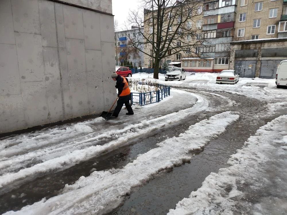 Сотрудники администрации Железнодорожного округа продолжают следить за соблюдением правил благоустройства Сотрудники администрации Железнодорожного округа продолжают следить за соблюдением правил благоустройства