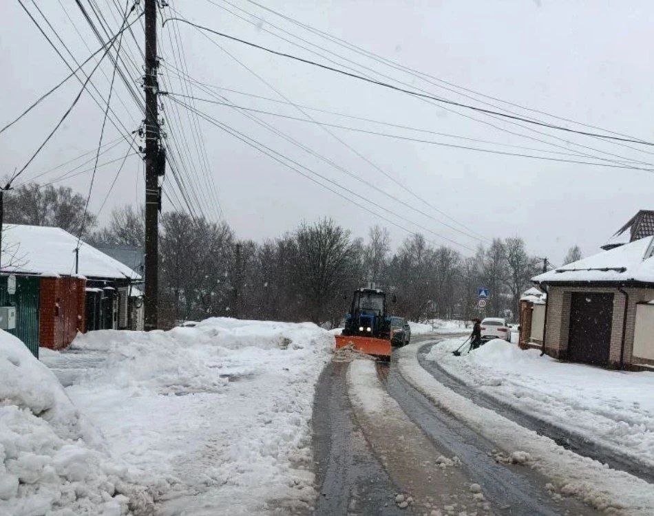 В Центральном округе горожанам помогают с очисткой частного сектора В Центральном округе горожанам помогают с очисткой частного сектора