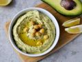 Средиземноморский хумус с оливками и авокадо: наслаждение в каждой ложке