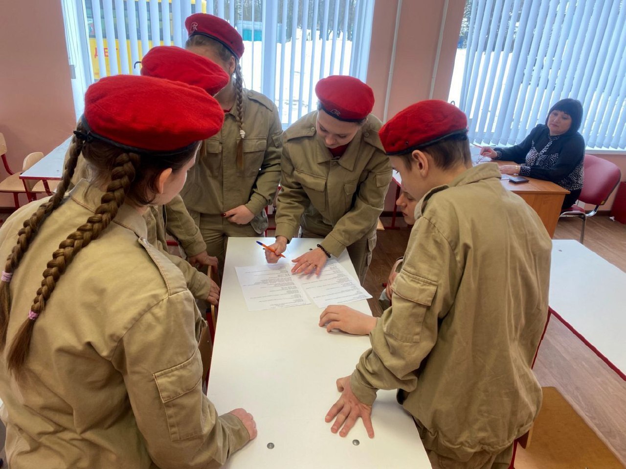 В районе прошли военно-спортивные соревнования «Тропа северян», в которых приняли участие девять команд из восьми школ В районе прошли военно-спортивные соревнования «Тропа северян», в которых приняли участие девять команд из восьми школ