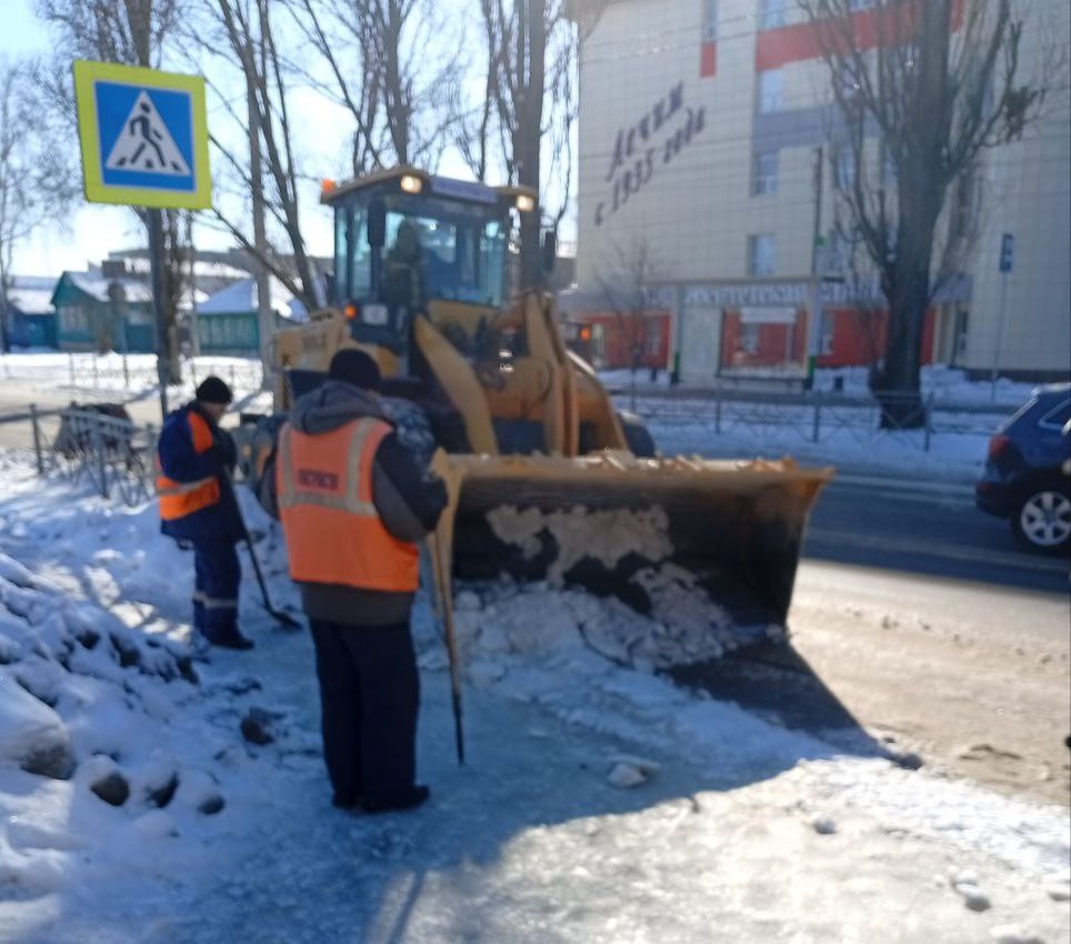 Дорожники продолжают работу в городе