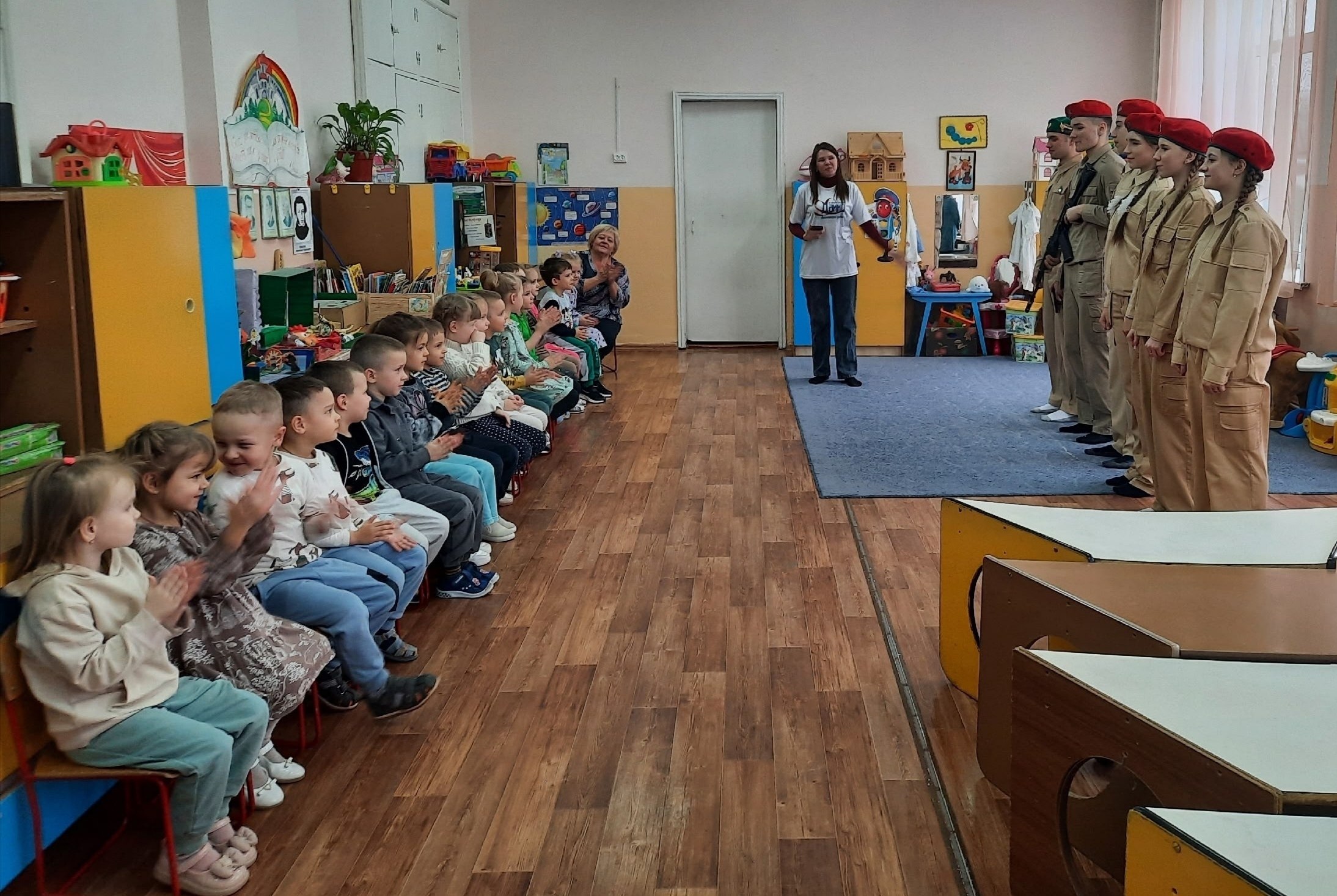 В преддверии Дня защитника Отечества юнармейцы Фатежской СОШ 2 совместно с активистами волонтерского отряда "Данко" провели увлекательное мероприятие для воспитанников старших групп «Росточек» и "Лучики" МКДОУ "Детский сад... В преддверии Дня защитника Отечества юнармейцы Фатежской СОШ 2 совместно с активистами волонтерского отряда "Данко" провели увлекательное мероприятие для воспитанников старших групп «Росточек» и "Лучики" МКДОУ "Детский сад...