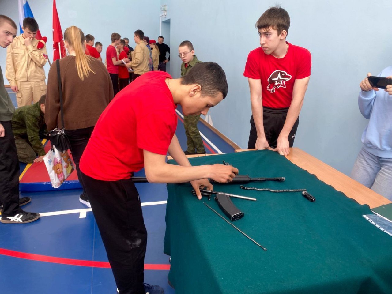 В районе прошли военно-спортивные соревнования «Тропа северян», в которых приняли участие девять команд из восьми школ В районе прошли военно-спортивные соревнования «Тропа северян», в которых приняли участие девять команд из восьми школ