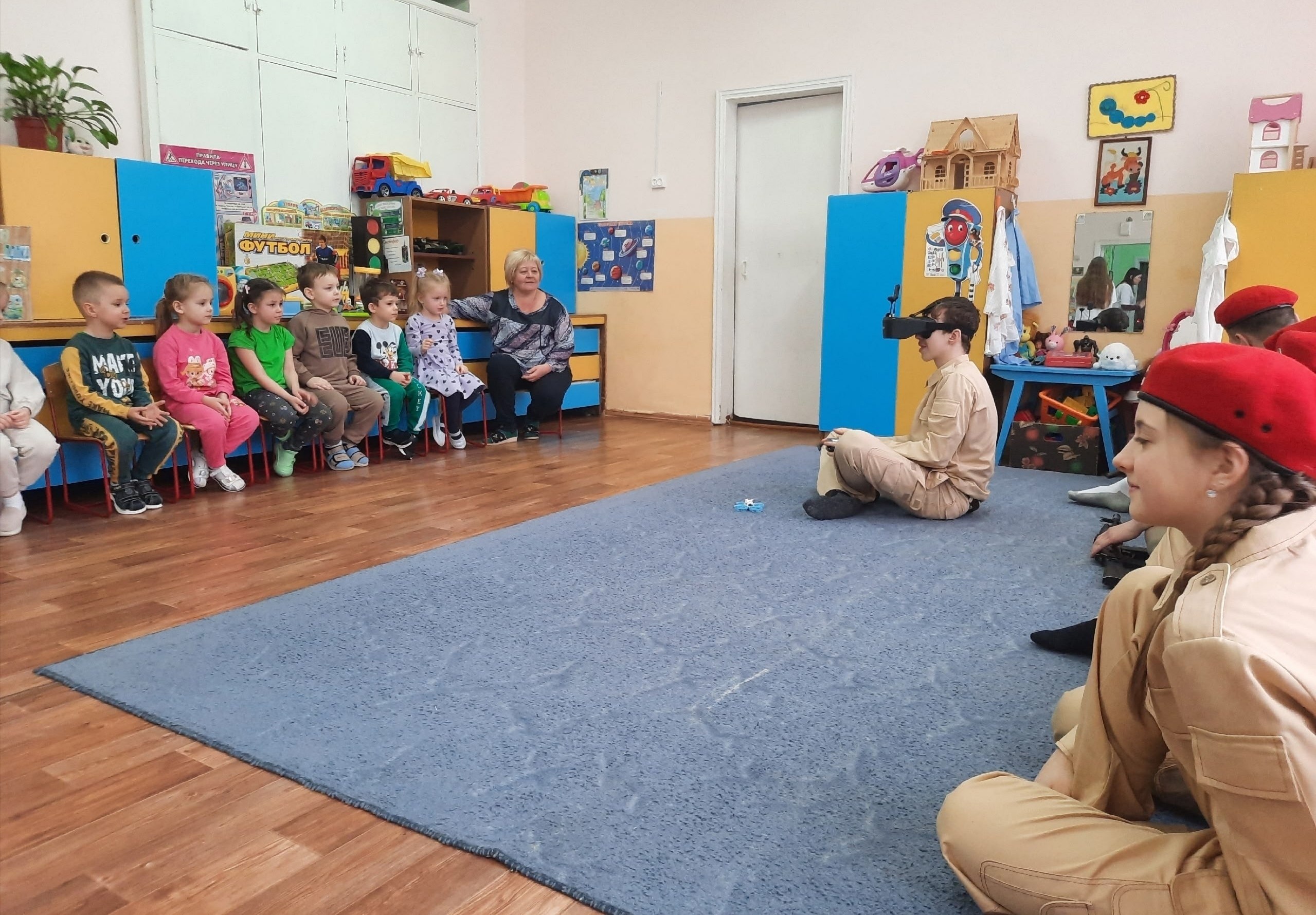 В преддверии Дня защитника Отечества юнармейцы Фатежской СОШ 2 совместно с активистами волонтерского отряда "Данко" провели увлекательное мероприятие для воспитанников старших групп «Росточек» и "Лучики" МКДОУ "Детский сад... В преддверии Дня защитника Отечества юнармейцы Фатежской СОШ 2 совместно с активистами волонтерского отряда "Данко" провели увлекательное мероприятие для воспитанников старших групп «Росточек» и "Лучики" МКДОУ "Детский сад...