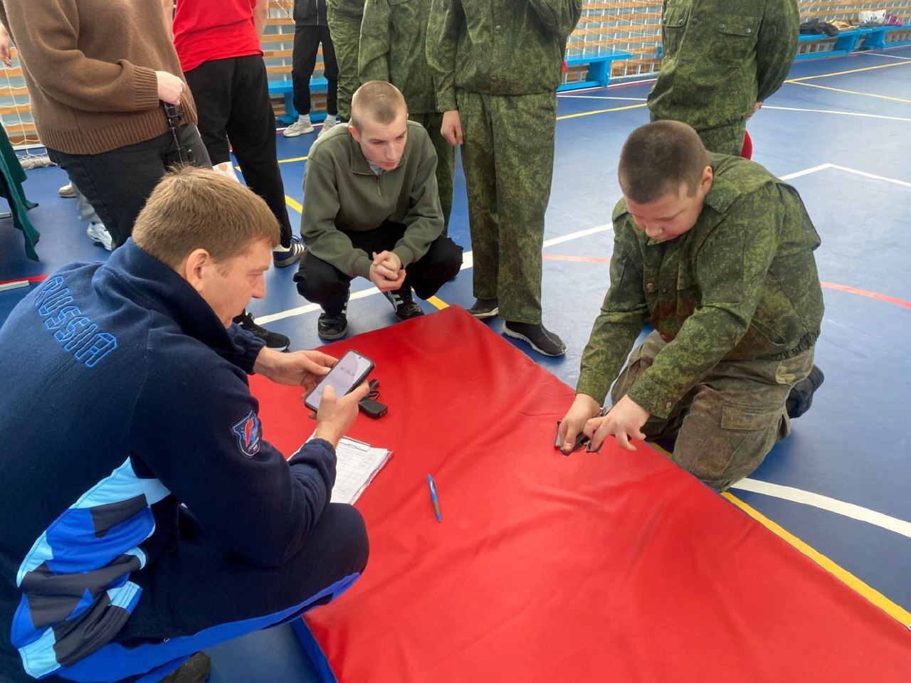 В районе прошли военно-спортивные соревнования «Тропа северян», в которых приняли участие девять команд из восьми школ В районе прошли военно-спортивные соревнования «Тропа северян», в которых приняли участие девять команд из восьми школ