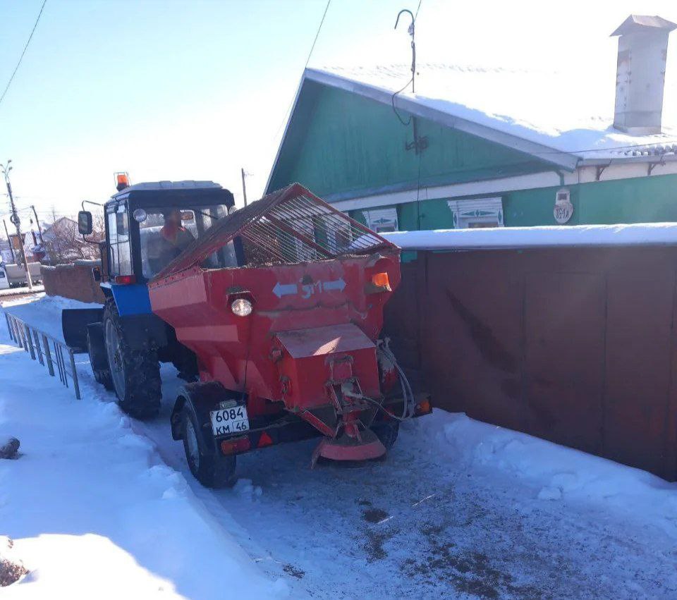 Всю ночь подрядные организации работали на дорогах Курска