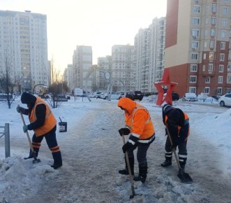 Коммунальщики продолжают приводить дороги в нормативное состояние