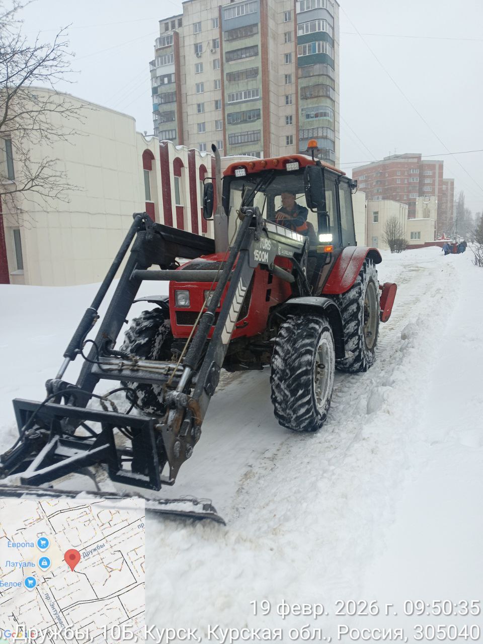 Коммунальщики с самого утра вышли на уборку Курска Коммунальщики с самого утра вышли на уборку Курска