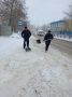 Сотрудники комитетов администрации Курска помогают в уборке снега