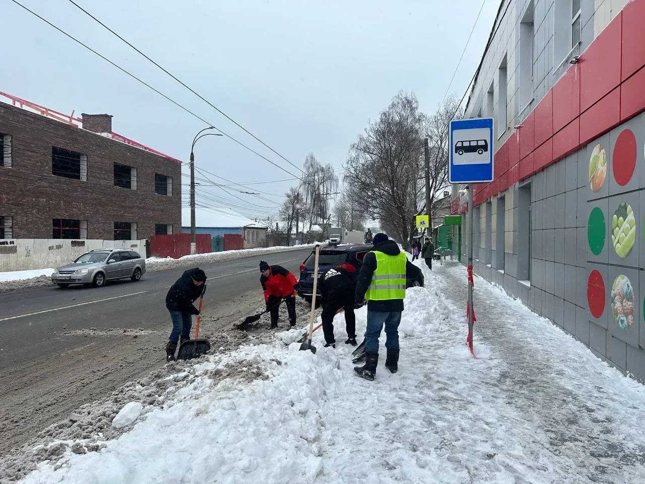 Уборка заснеженного Курска продолжается Уборка заснеженного Курска продолжается