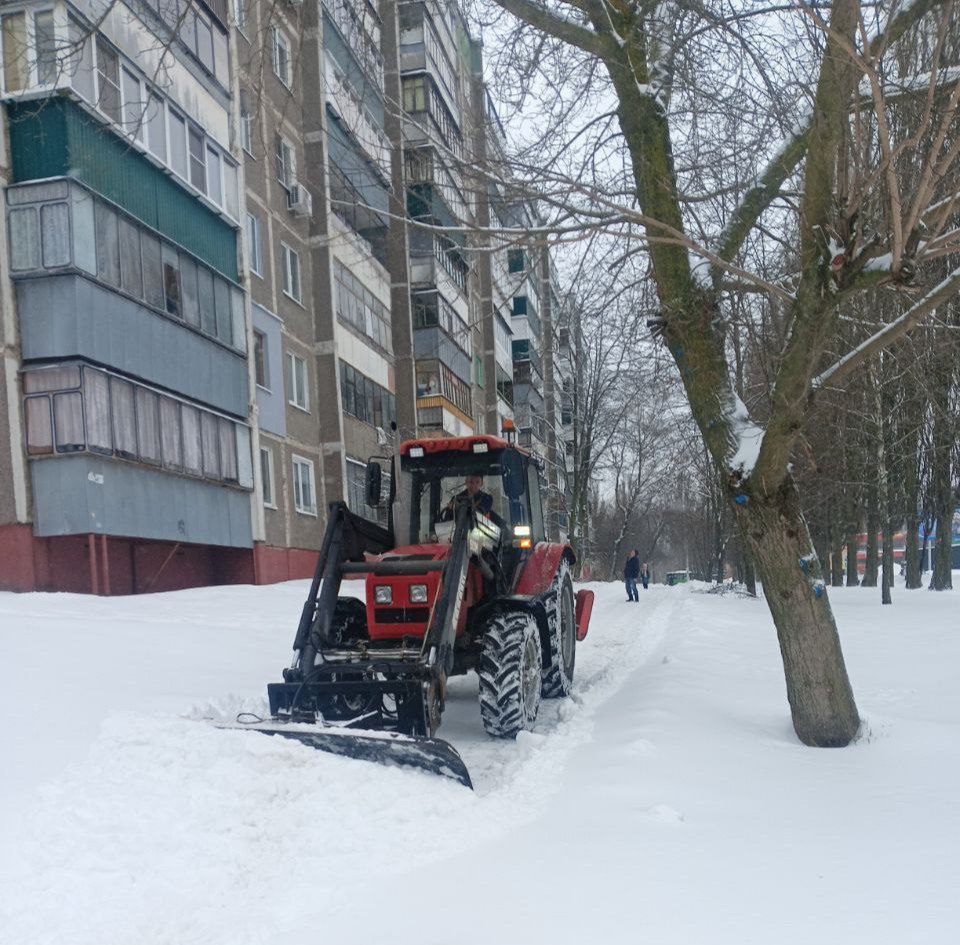 Коммунальные службы и неравнодушные куряне продолжают приводить в порядок город после непогоды
