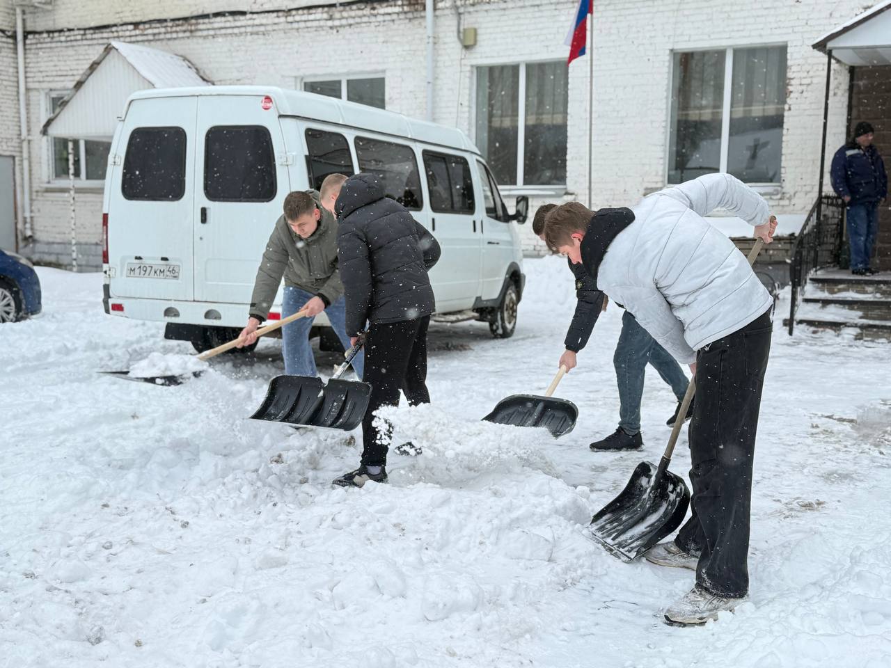 Сегодня Курская область объединила свои силы в борьбе с сильным снегопадом Сегодня Курская область объединила свои силы в борьбе с сильным снегопадом