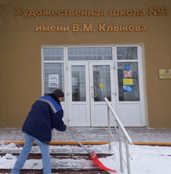 Коммунальные службы и неравнодушные куряне продолжают приводить в порядок город после непогоды Коммунальные службы и неравнодушные куряне продолжают приводить в порядок город после непогоды