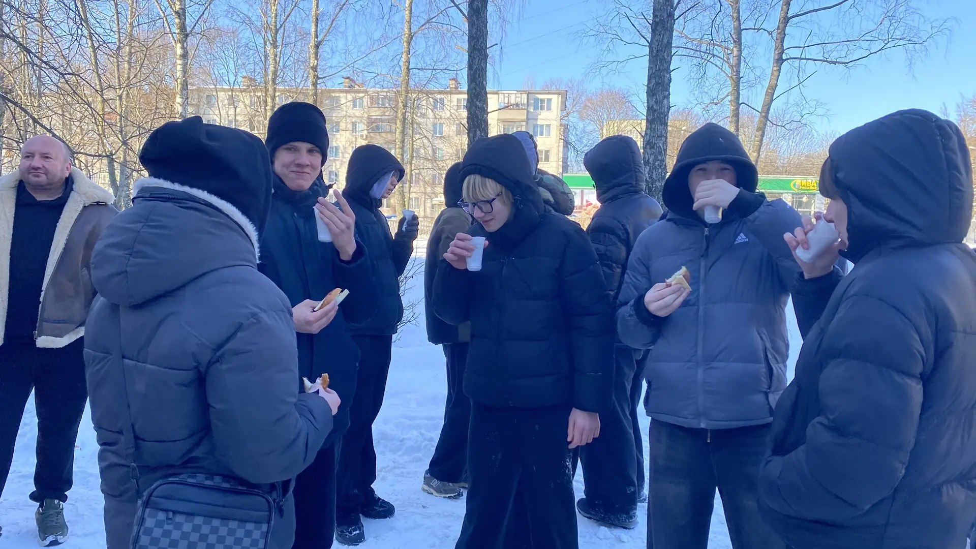 К общегородскому субботнику по расчистке общественных и социальных территорий от снега присоединились студенты Железногорского политехнического колледжа К общегородскому субботнику по расчистке общественных и социальных территорий от снега присоединились студенты Железногорского политехнического колледжа