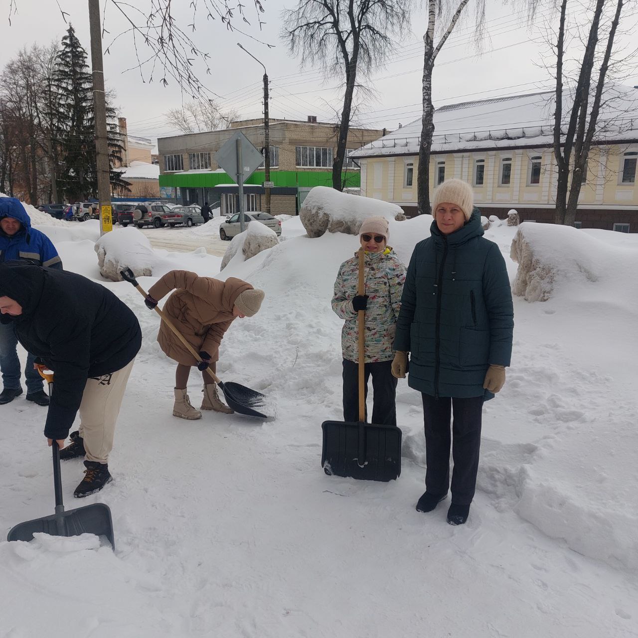 Юрий Астахов: Сегодня, 21 февраля, в Щигровском районе проходит масштабный субботник: в каждом сельском совете жители активно включаются в борьбу со снегом Юрий Астахов: Сегодня, 21 февраля, в Щигровском районе проходит масштабный субботник: в каждом сельском совете жители активно включаются в борьбу со снегом