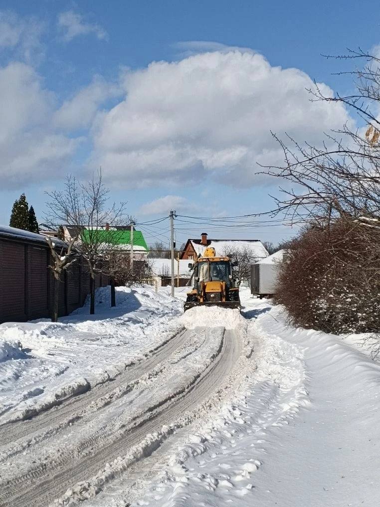 Расчистка от снега продолжается Расчистка от снега продолжается