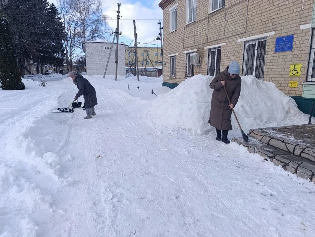 Юрий Астахов: Сегодня, 21 февраля, в Щигровском районе проходит масштабный субботник: в каждом сельском совете жители активно включаются в борьбу со снегом Юрий Астахов: Сегодня, 21 февраля, в Щигровском районе проходит масштабный субботник: в каждом сельском совете жители активно включаются в борьбу со снегом